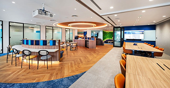 办公室装修设计：大胆的主要标志特征和亲生物风格 为空间注入连续感和视觉凝聚力